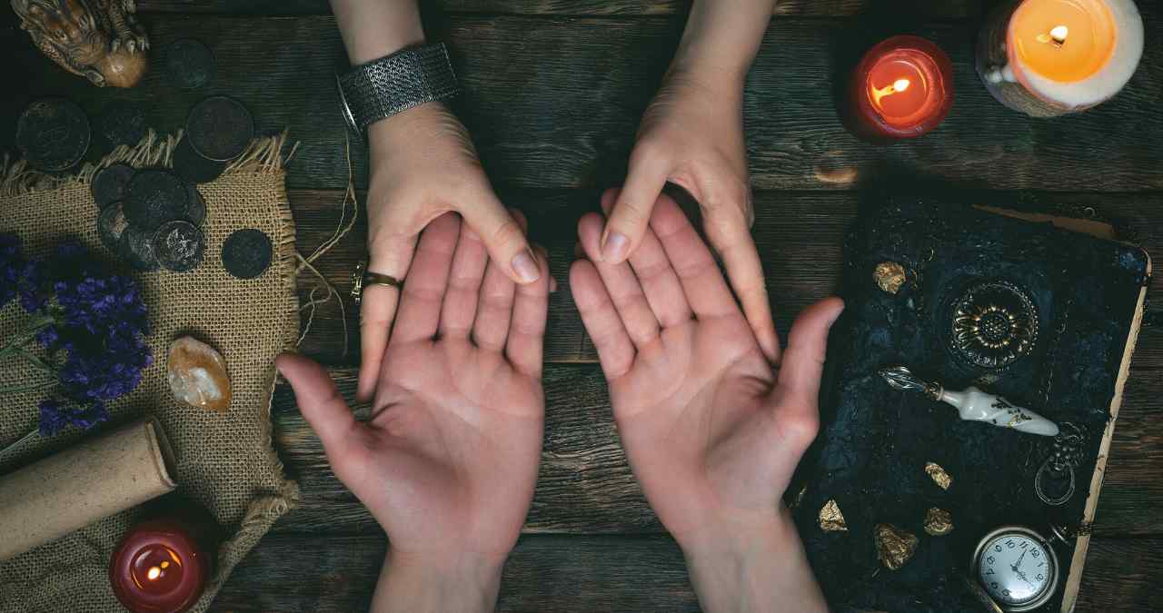 Tarot Cards vs. Palm reading: What’s the difference?