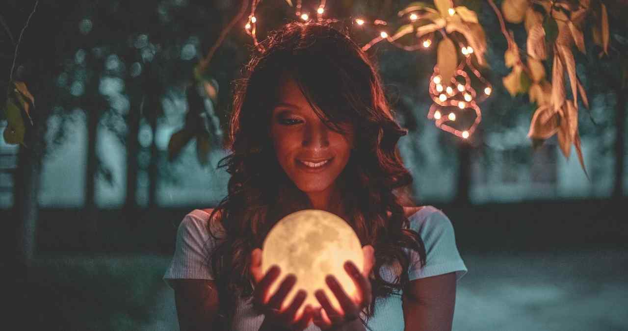 Moon Tarot Card Meaning, 35 Interpretations!