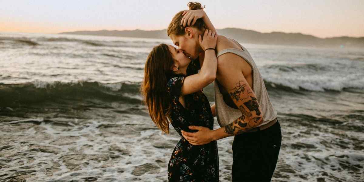 Who Is Venus in Aquarius Compatible With?