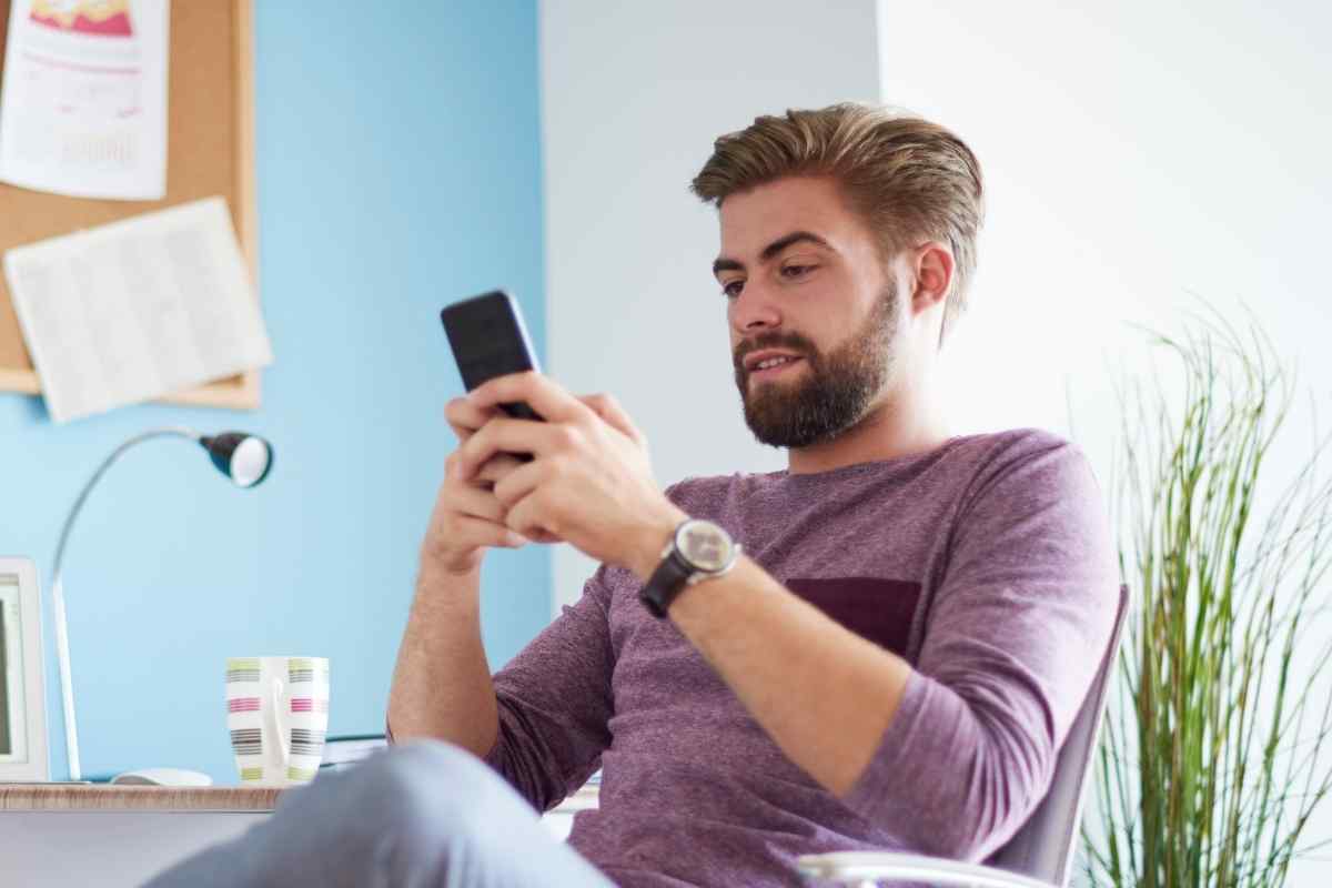 How To Text An Aquarius Man?