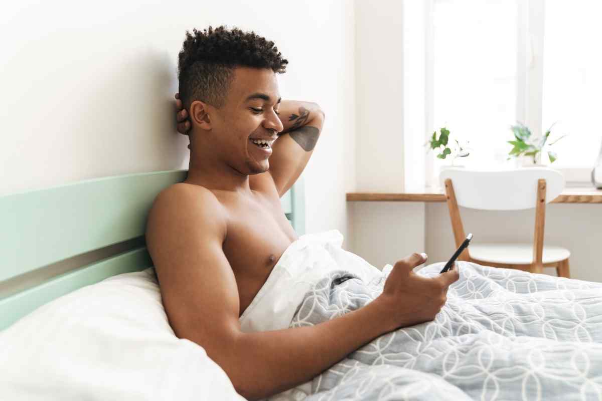 How To Text An Aquarius Man?