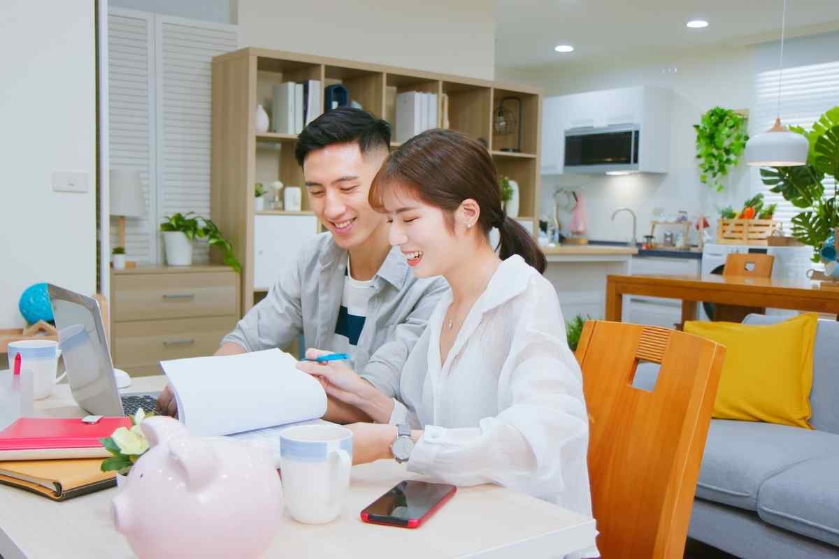A man and woman talking honestly over coffee