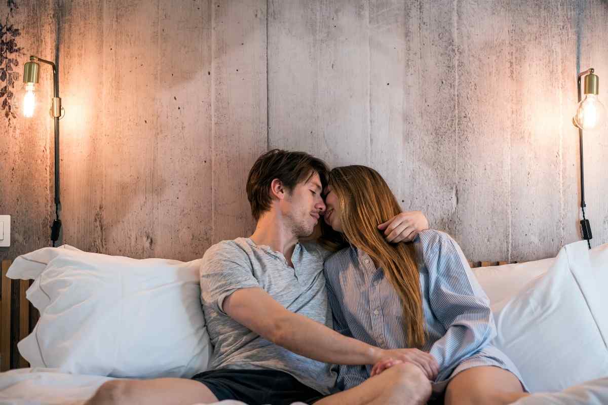 A couple in an animated, close conversation, both clearly engaged, the exchange quick and warm, reflecting the verbal and mental energy that most activates a Gemini man in intimate connection