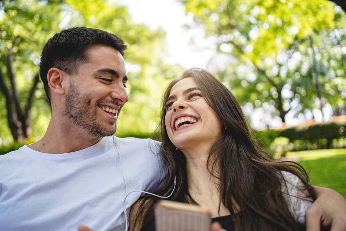 5 Clues A Cancer Man Is-Flirting With You