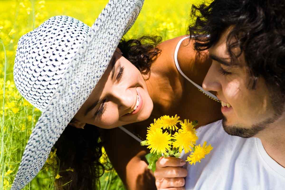 How a Gemini woman flirts, and what makes it distinctive