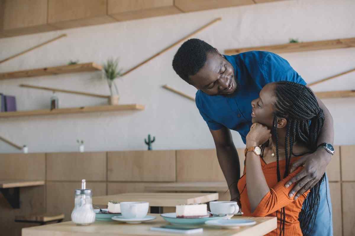 5 Clues A Leo Woman Is Flirting With You