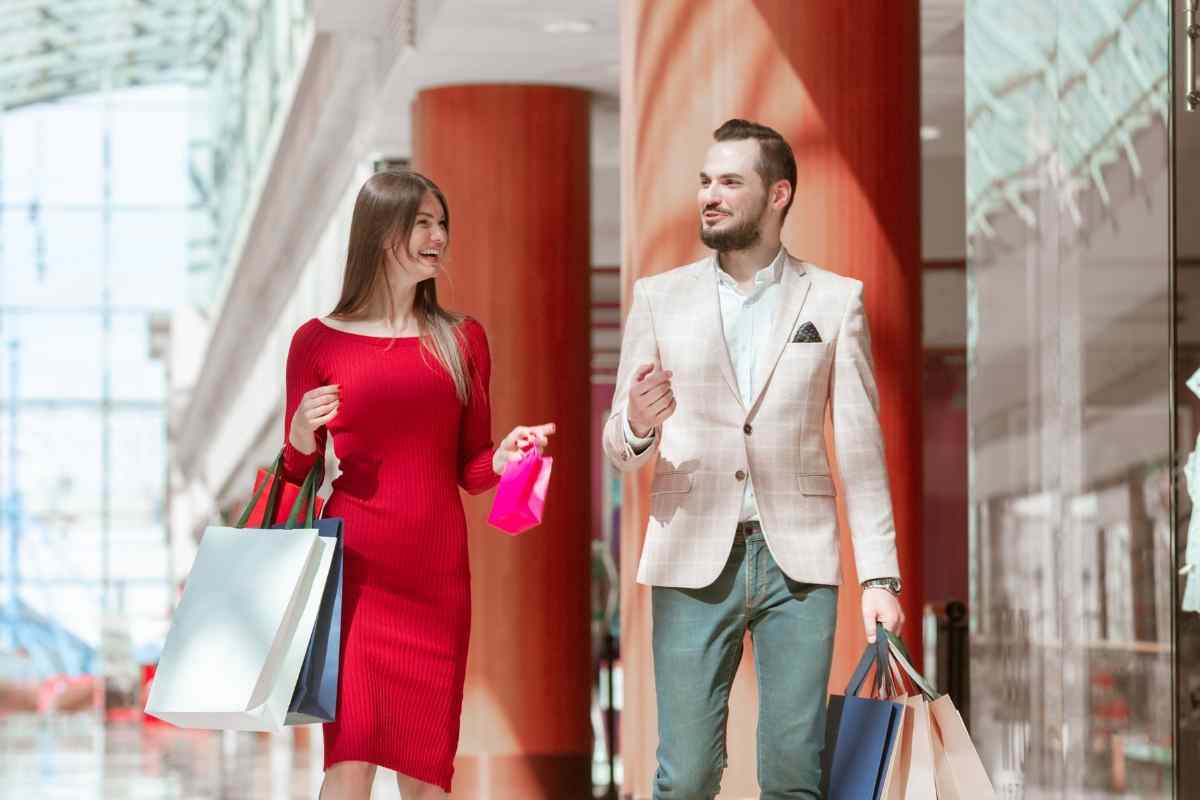 5 Clues A Leo Woman Is Flirting With You