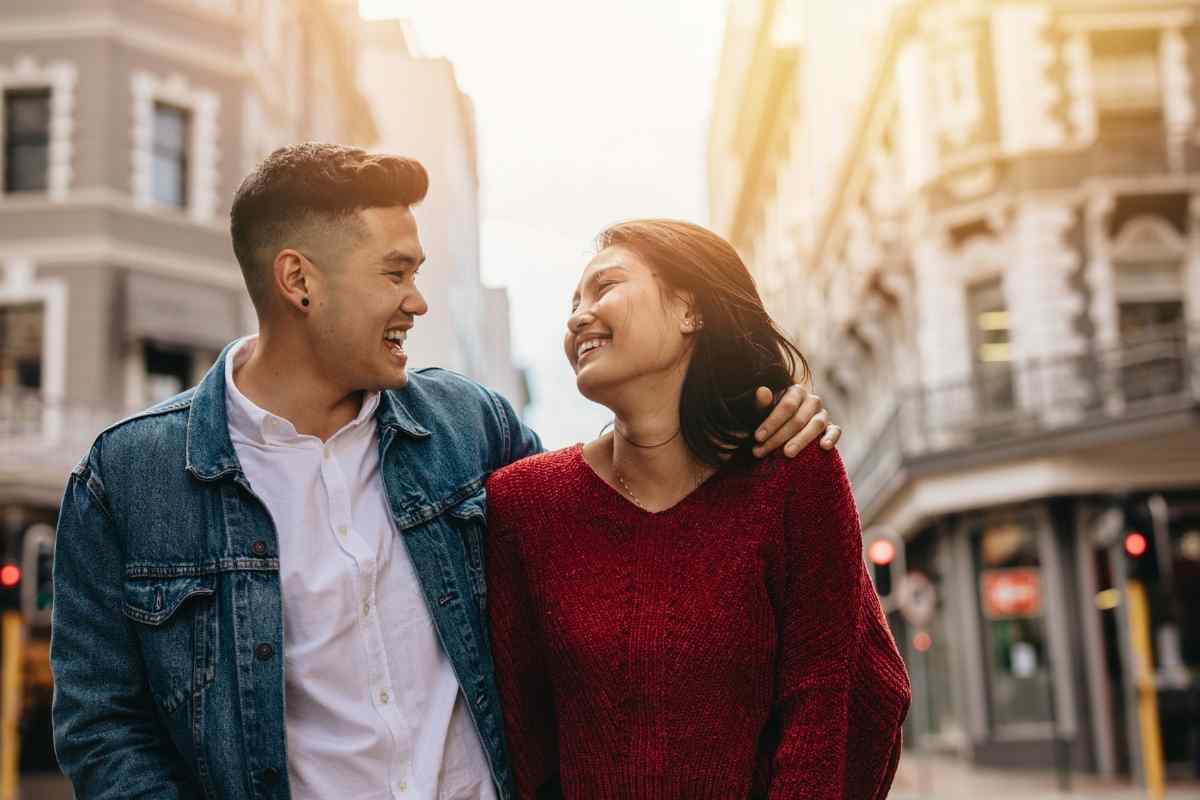 5 Clues A Pisces Man Is Flirting With You