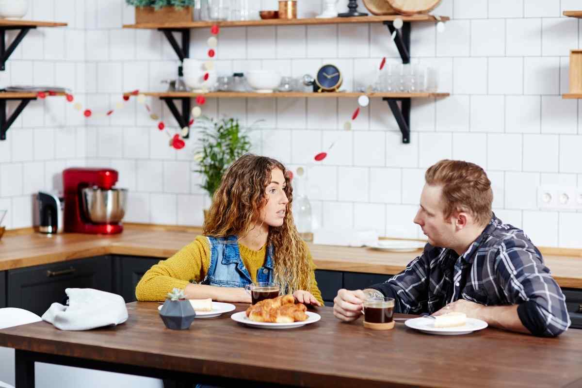 Two people reconnecting with an easy, intellectually curious exchange