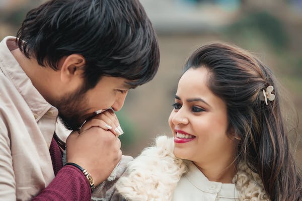5 Signs An Aries Woman Is Using You