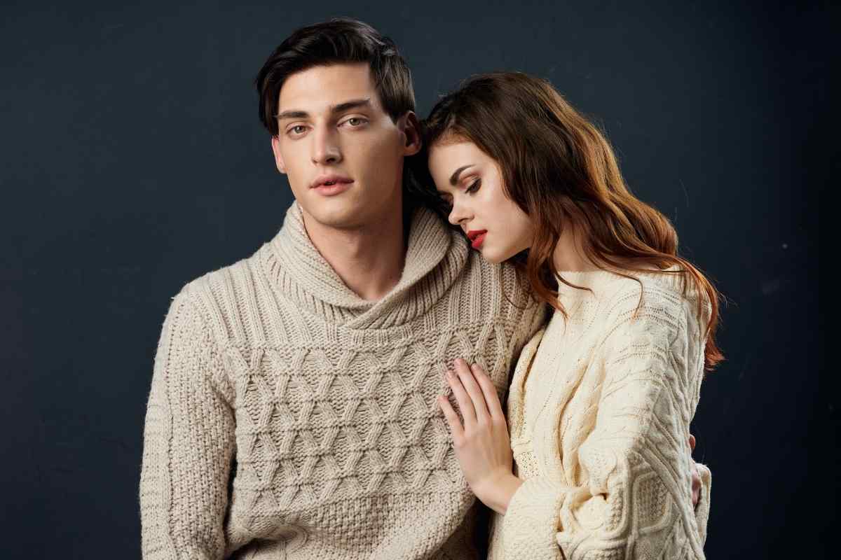A couple sitting together with warmth and also a clear sense of individual space