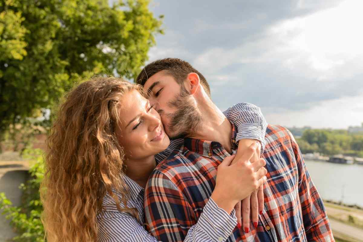 Libra Man Kissing Style