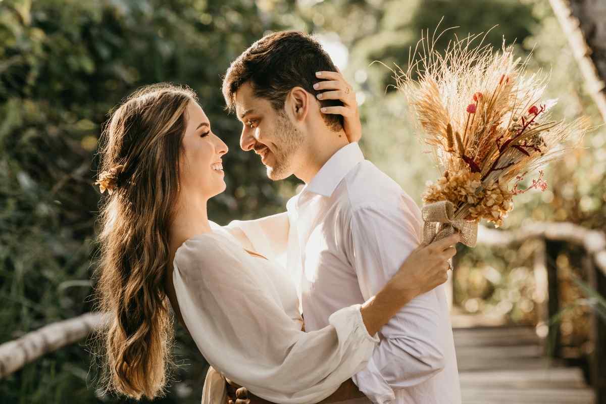 Leo woman relaxed and at ease with her partner, comfortable in the connection