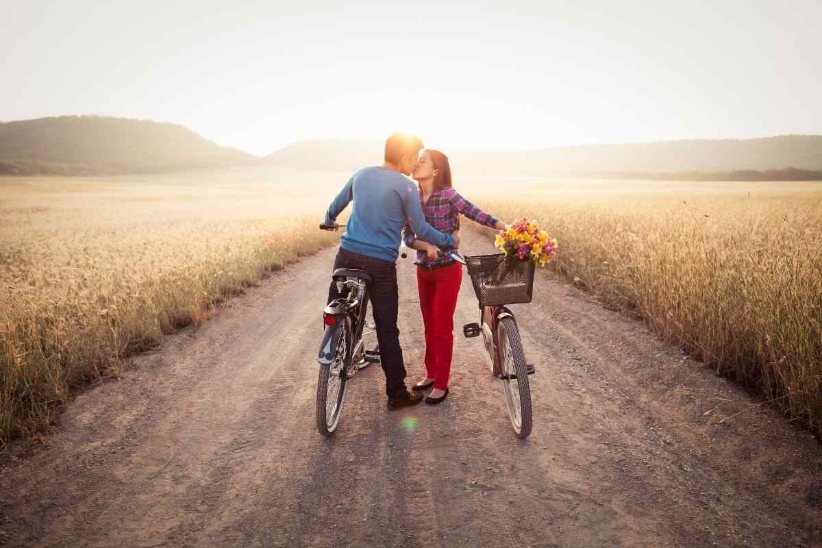 First date with a Capricorn woman, illustrating how Capricorn Rising creates a composed and measured initial impression