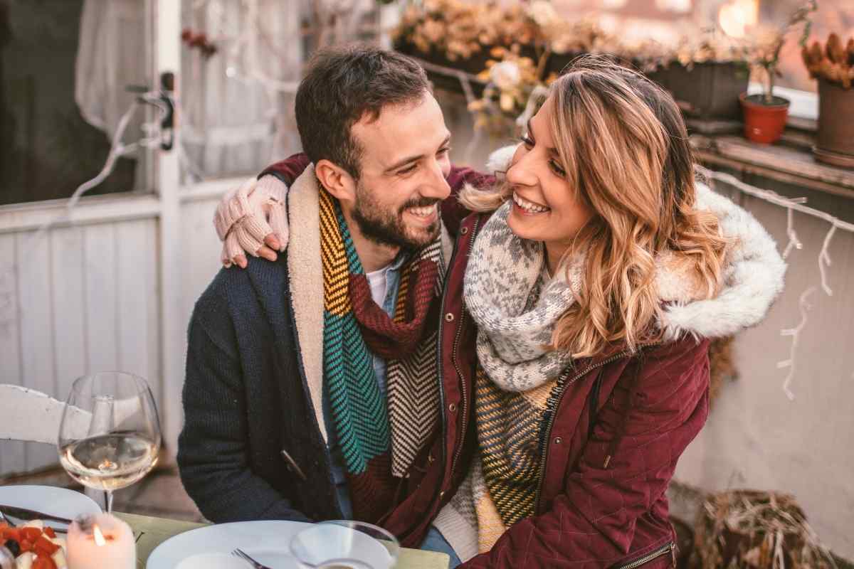 A couple having a thoughtful, engaged conversation over coffee on a first date